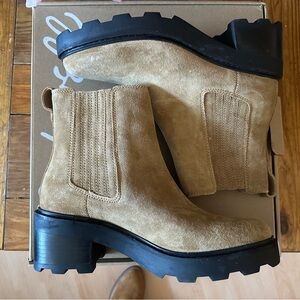 Madewell 
The Gwenda Platform Ankle Boot